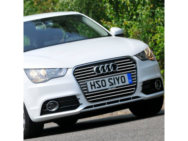 Cornice cromata griglia radiatore Audi A1 1018 Sportback  Audi A1 1019