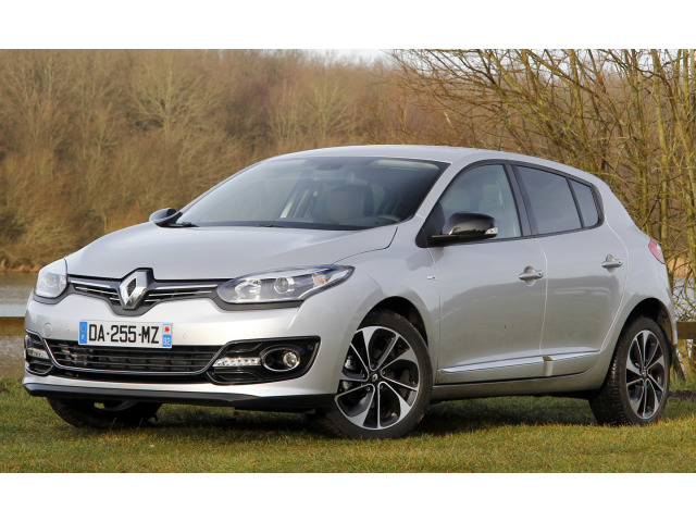 Cornice della griglia radiatore superiore cromata Renault Mégane III 0812
