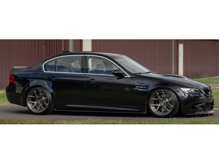 Fascia cromata di contorno dei vetri laterali BMW M3 E90 Berline 07-08 BMW M3 E90 Berline LCI 08-11 BMW M3 E92 Coup&eacute; 07-10 BMW M3 E92 Coup&eacute; LCI 09-13 BMW M3 E93 Cabriolet 08-10 BMW M3 E93 Cabriolet LCI 09-13