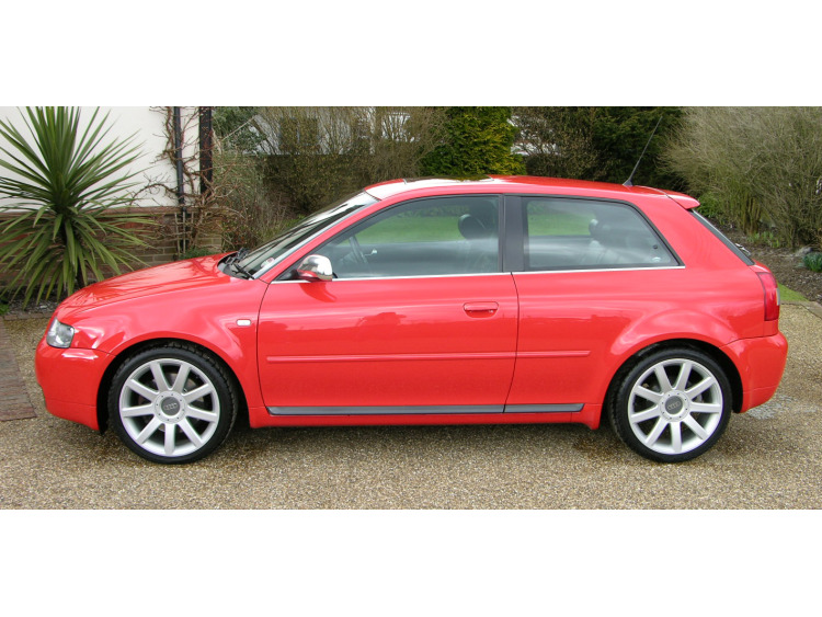 Fascia cromata di contorno inferiore dei vetri laterali Audi S3 98-03