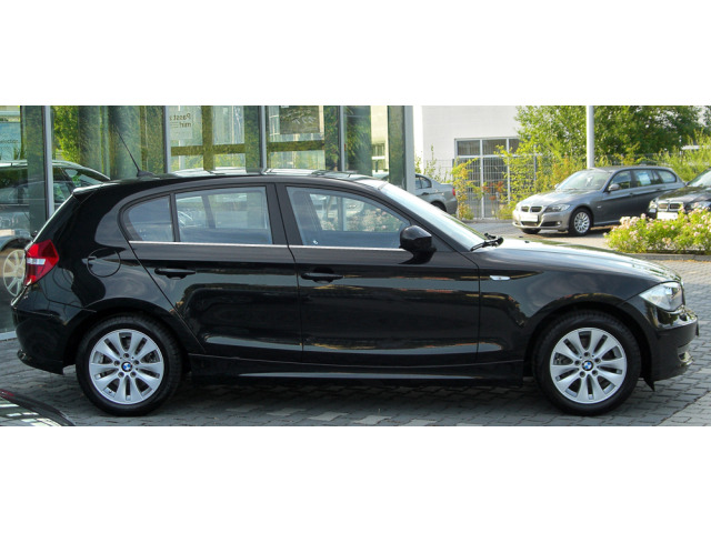 Fascia cromata di contorno inferiore dei vetri laterali BMW Série 1 E87 0407