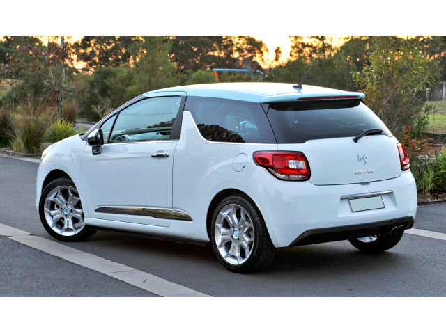 Fascia cromata di contorno inferiore dei vetri laterali Citroën DS 3