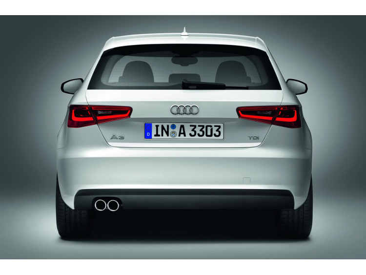 Fascia per bagagliaio cromata Audi A3 S&eacute;rie 1 Phase 2 00-03 Audi A3 S&eacute;rie 3 Limousine 13-16 Audi A3 S&eacute;rie 3 Phase 2 16-26 Audi A3 S&eacute;rie 3 Phase 2 Limousine 16-26 Audi A3 S&eacute;rie 3 Phase 2 Sportback 16-26 Audi A3 S&eacute;rie 3 Sportback 12-16