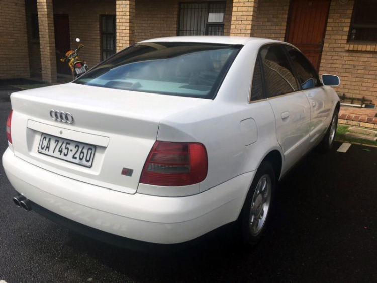 Fascia per bagagliaio cromata Audi A4 s&eacute;rie 1 phase 2 99-00