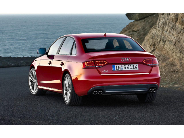 Fascia per bagagliaio cromata Audi S4 0811 série 3  Audi S4 1116 série 3 phase 2