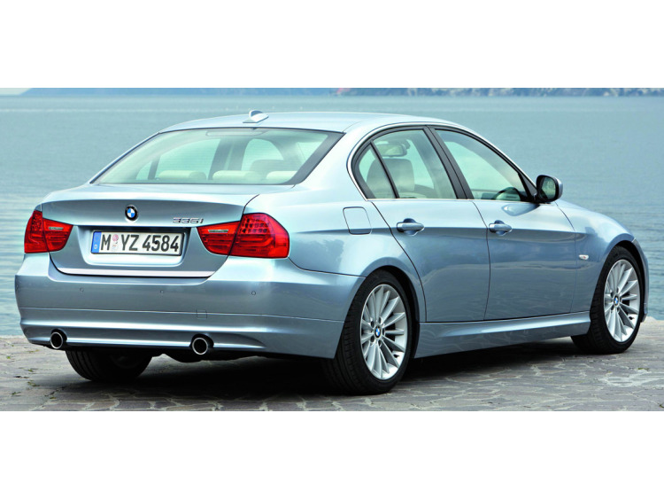 Fascia per bagagliaio cromata BMW M3 E90 Berline 07-08 BMW M3 E90 Berline LCI 08-11 BMW M3 E92 Coup&eacute; 07-10 BMW M3 E92 Coup&eacute; LCI 09-13 BMW M3 E93 Cabriolet 08-10 BMW M3 E93 Cabriolet LCI 09-13
