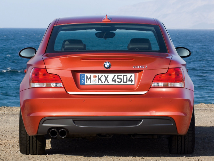 Fascia per bagagliaio cromata BMW S&eacute;rie 1 E81 07-11 & BMW S&eacute;rie 1 E82 07-13 coup&eacute;
