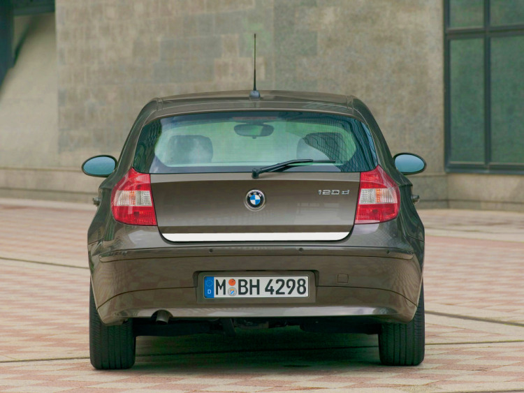 Fascia per bagagliaio cromata BMW S&eacute;rie 1 E87 04-07