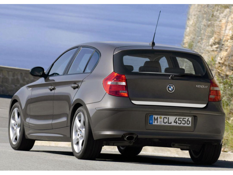 Fascia per bagagliaio cromata BMW S&eacute;rie 1 E87 LCI 07-11